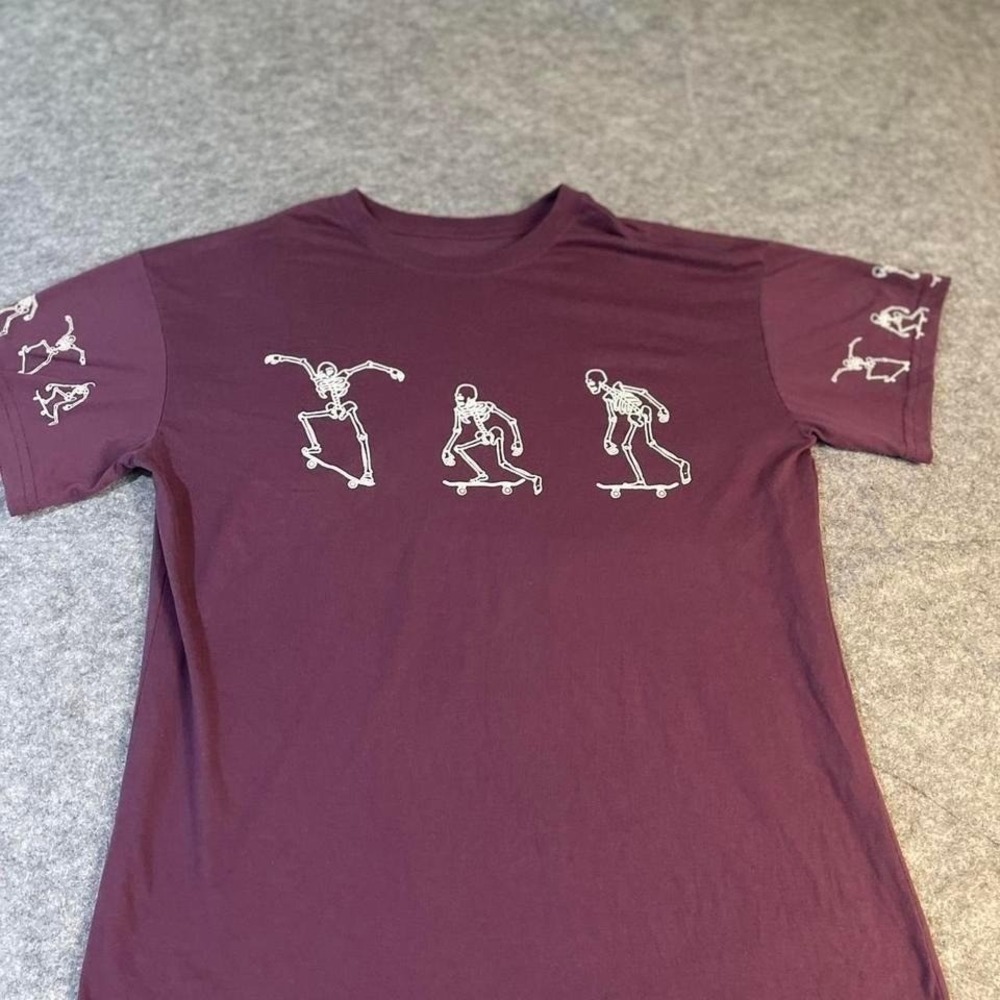Weekend Warriors Mens Large Skateboarding Skeleton Graphic T-Shirt Maroon L